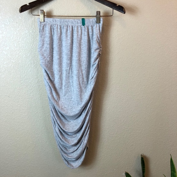 🛍 Side Ruched Summer & Sage Gray Skirt - Picture 1 of 5